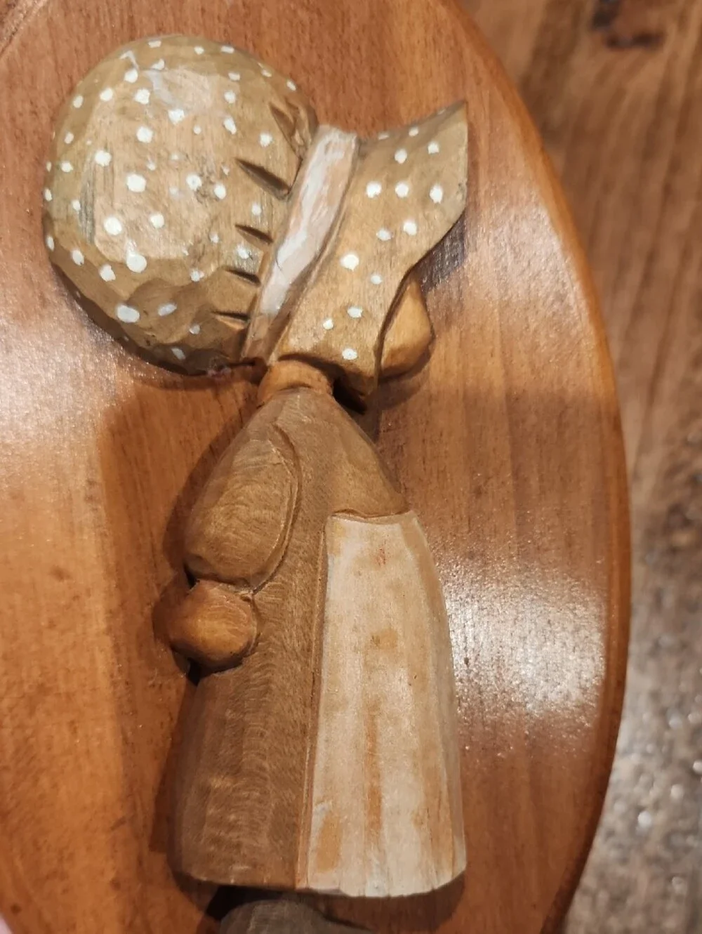 Hand-Carved Wooden Girl Plaque Wall Decor in Natural Brown